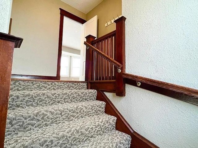 37 E 32nd Street, Kansas City, MO 64111