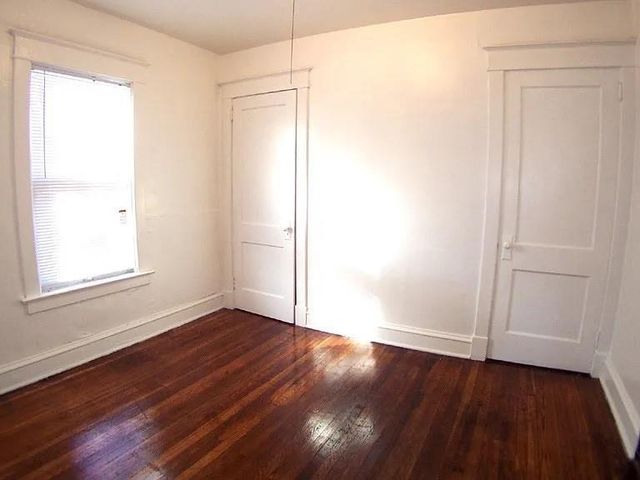 37 E 32nd Street, Kansas City, MO 64111