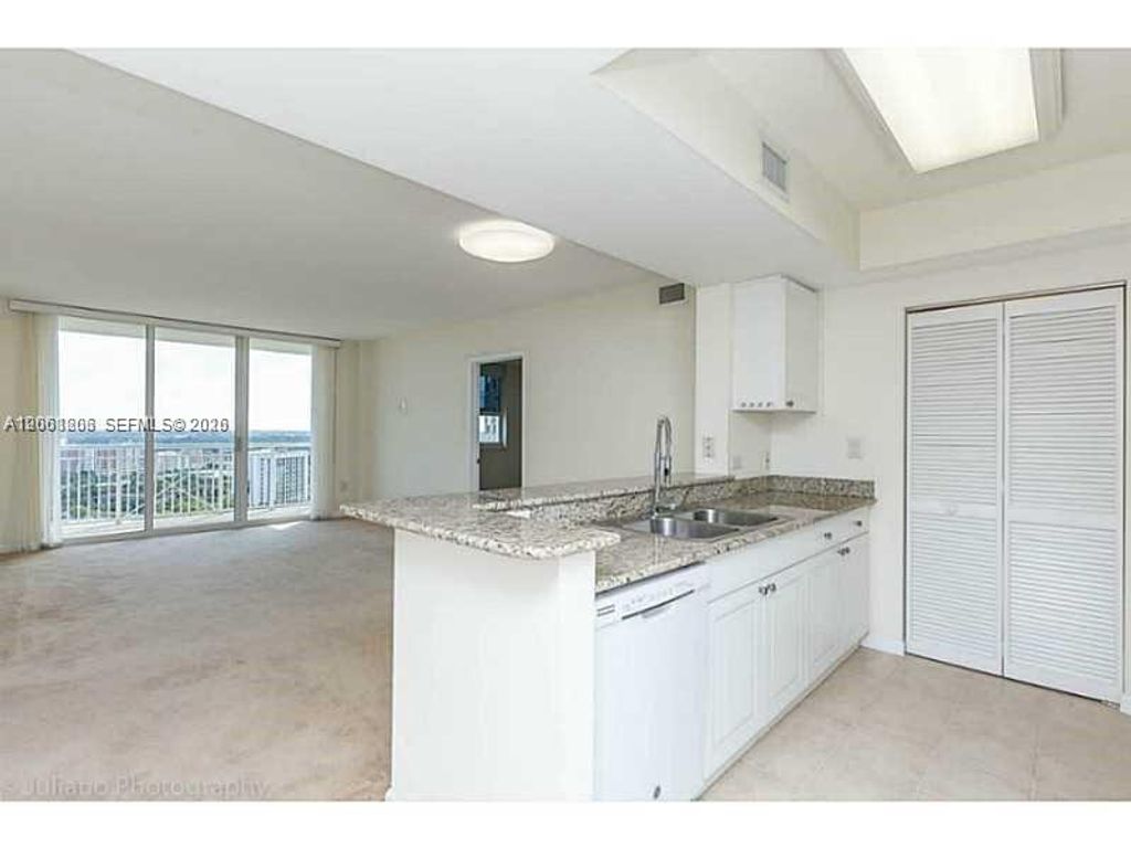 19501 W Country Club Drive 2205, Aventura, FL 33180