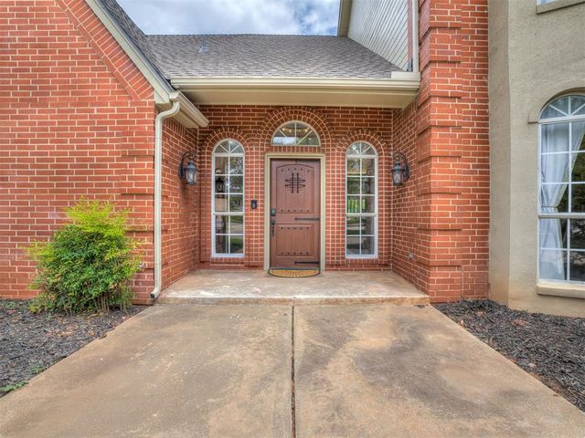 5621 Oak Tree Road, Edmond, OK 73025
