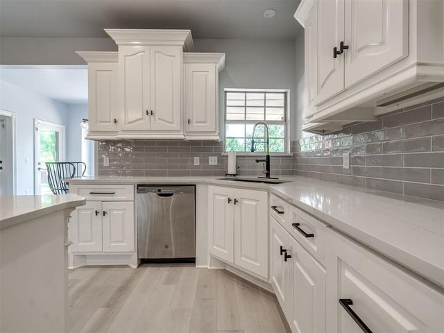 5621 Oak Tree Road, Edmond, OK 73025