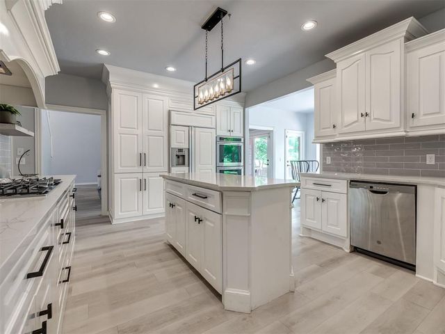 5621 Oak Tree Road, Edmond, OK 73025