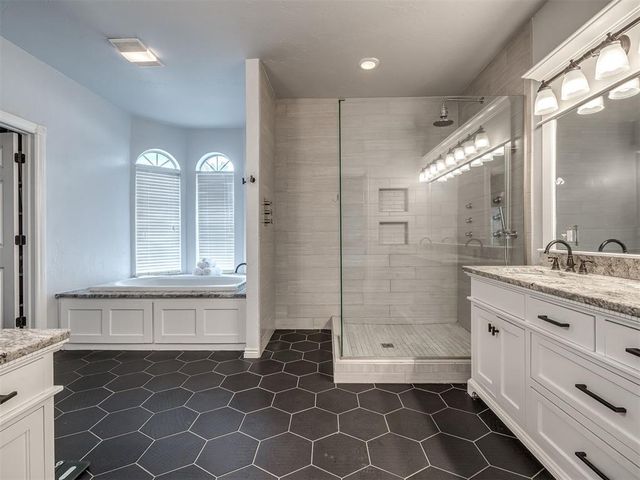 5621 Oak Tree Road, Edmond, OK 73025