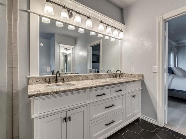 5621 Oak Tree Road, Edmond, OK 73025