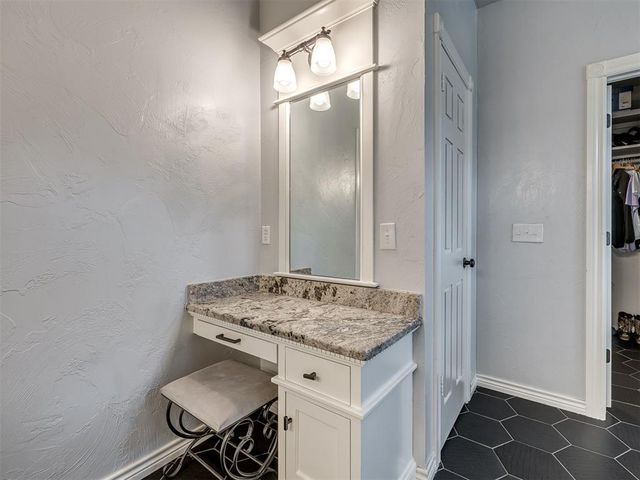 5621 Oak Tree Road, Edmond, OK 73025