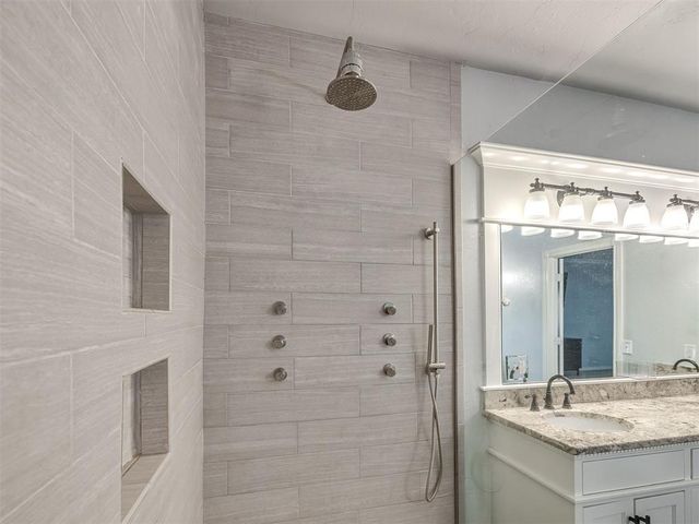 5621 Oak Tree Road, Edmond, OK 73025