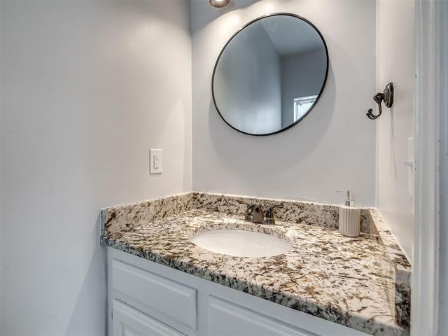 5621 Oak Tree Road, Edmond, OK 73025
