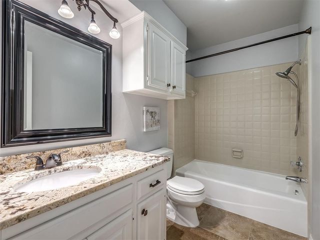 5621 Oak Tree Road, Edmond, OK 73025