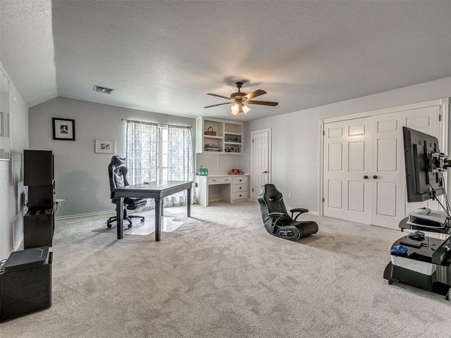 5621 Oak Tree Road, Edmond, OK 73025