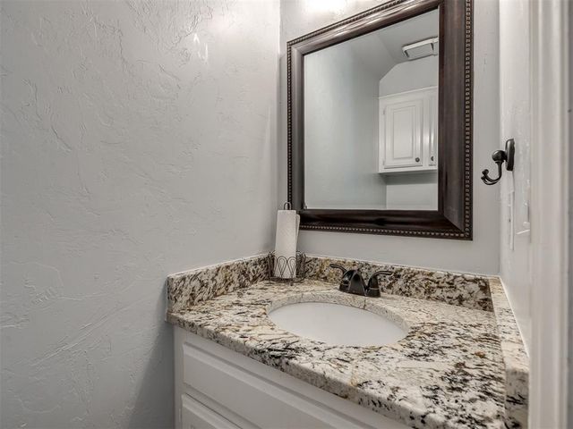 5621 Oak Tree Road, Edmond, OK 73025