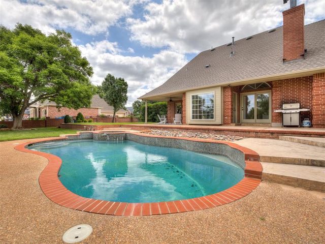 5621 Oak Tree Road, Edmond, OK 73025