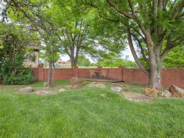 5621 Oak Tree Road, Edmond, OK 73025