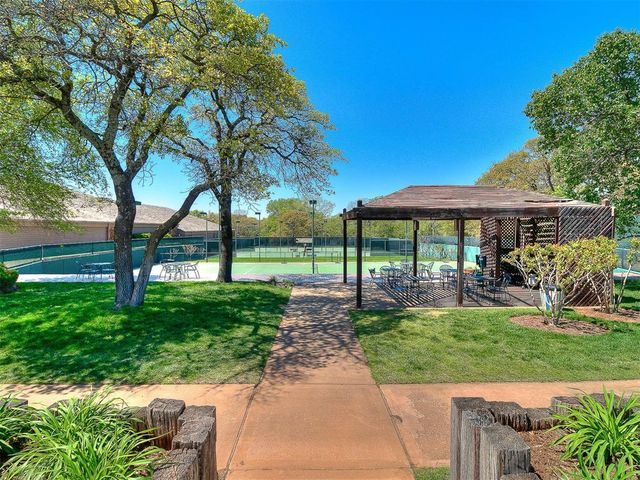 5621 Oak Tree Road, Edmond, OK 73025