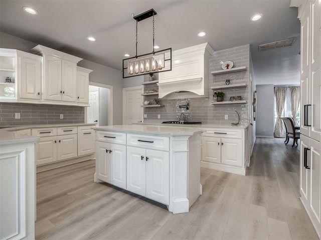 5621 Oak Tree Road, Edmond, OK 73025