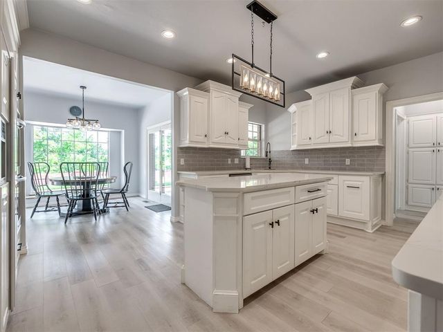 5621 Oak Tree Road, Edmond, OK 73025