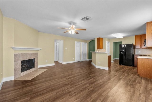 8004 Fallen Oak Lane, Texas City, TX 77591