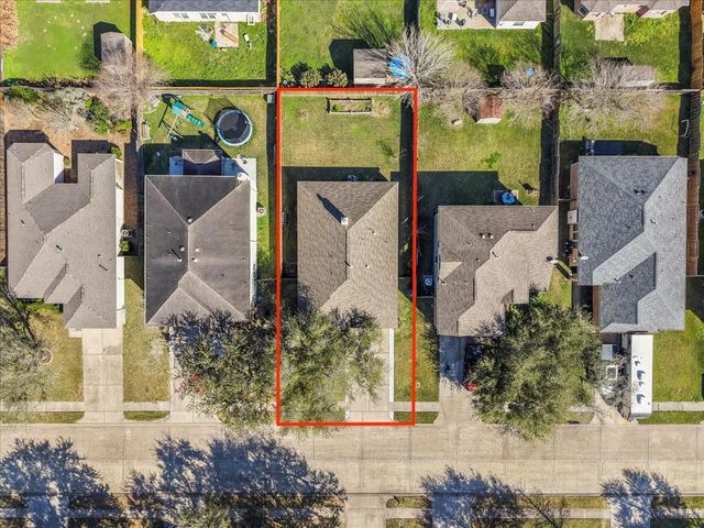 8004 Fallen Oak Lane, Texas City, TX 77591