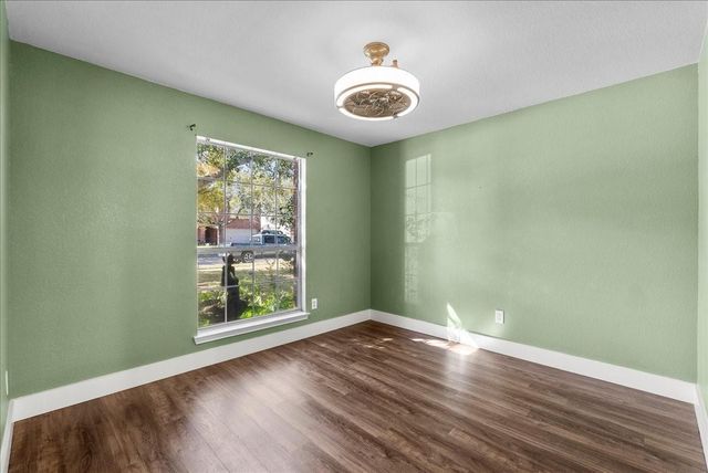 8004 Fallen Oak Lane, Texas City, TX 77591