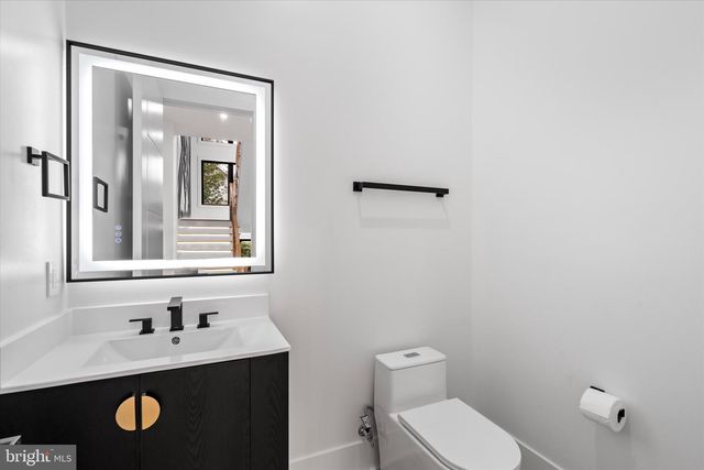 4609 WILLOW RUN DR, Annandale, VA 22003