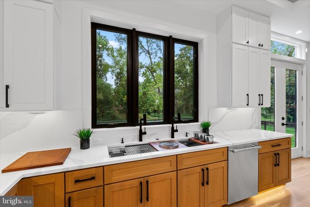 4609 WILLOW RUN DR, Annandale, VA 22003