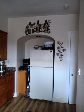 939 College AVENUE, Racine, WI 53403