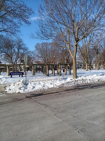 939 College AVENUE, Racine, WI 53403