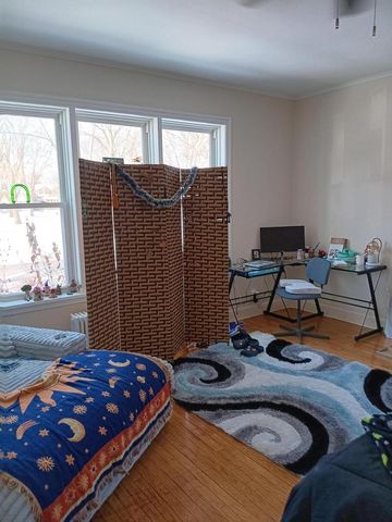 939 College AVENUE, Racine, WI 53403