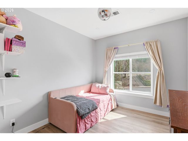 2808 Nw KENNEDY Ct, Portland, OR 97229