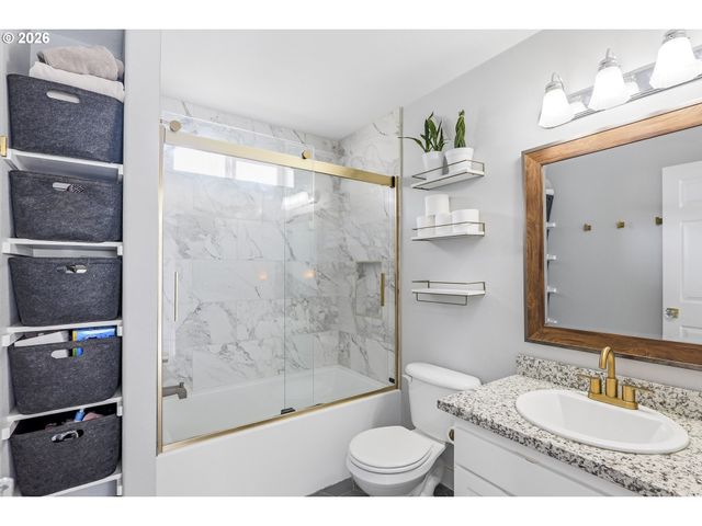 2808 Nw KENNEDY Ct, Portland, OR 97229