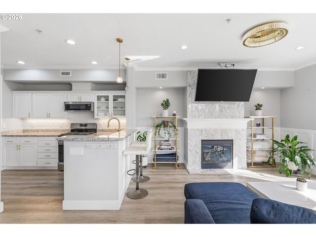 2808 Nw KENNEDY Ct, Portland, OR 97229