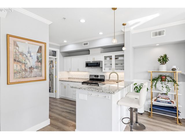 2808 Nw KENNEDY Ct, Portland, OR 97229