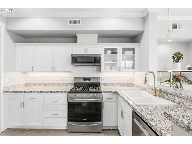 2808 Nw KENNEDY Ct, Portland, OR 97229