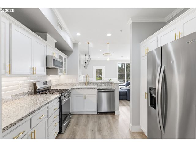 2808 Nw KENNEDY Ct, Portland, OR 97229