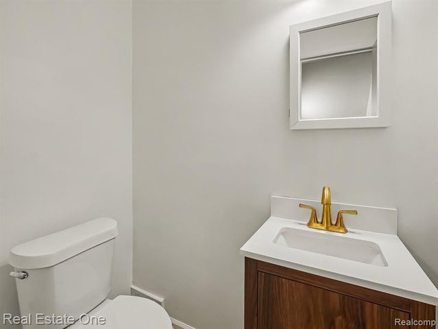 15562 Levan Road, Livonia, MI 48154