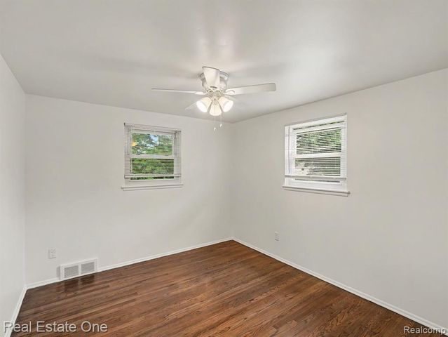 15562 Levan Road, Livonia, MI 48154