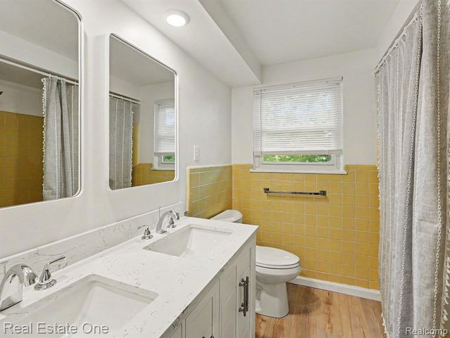 15562 Levan Road, Livonia, MI 48154