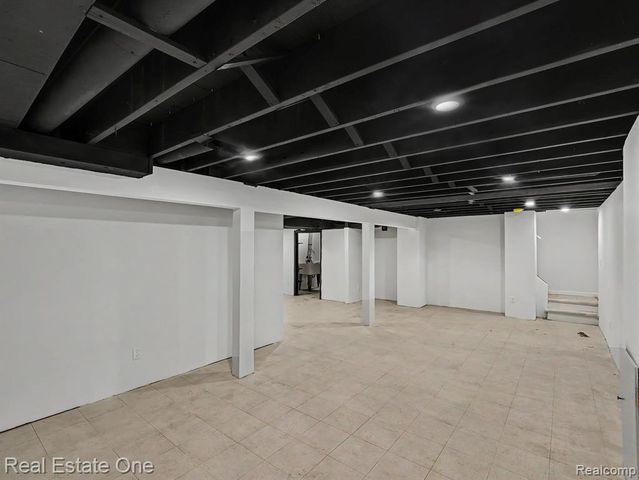 15562 Levan Road, Livonia, MI 48154