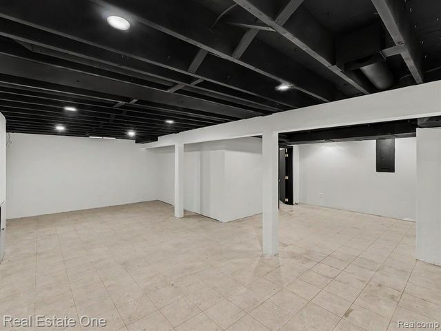 15562 Levan Road, Livonia, MI 48154