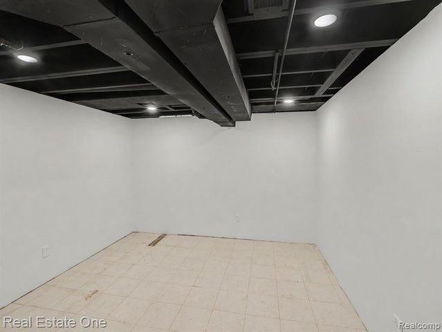 15562 Levan Road, Livonia, MI 48154