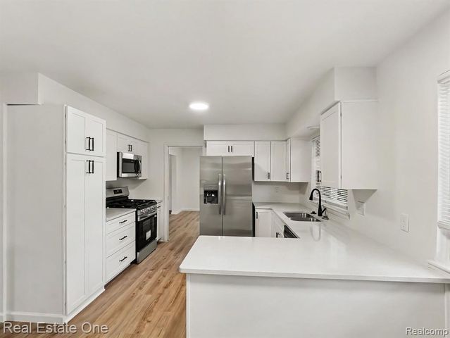 15562 Levan Road, Livonia, MI 48154