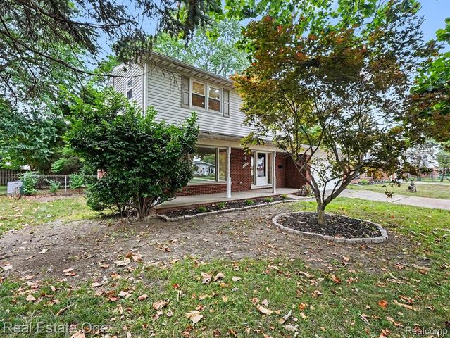 15562 Levan Road, Livonia, MI 48154