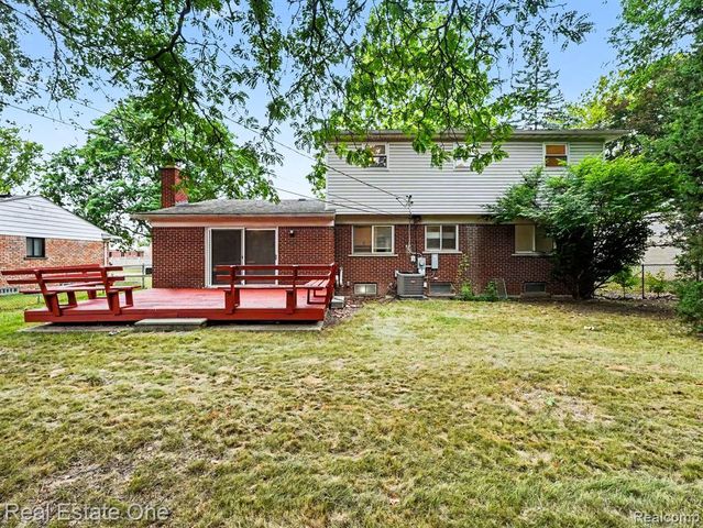 15562 Levan Road, Livonia, MI 48154