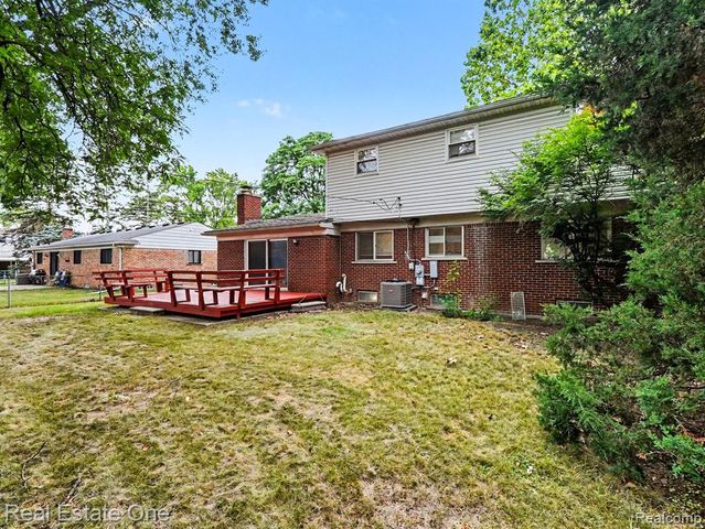 15562 Levan Road, Livonia, MI 48154