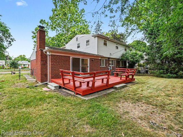 15562 Levan Road, Livonia, MI 48154
