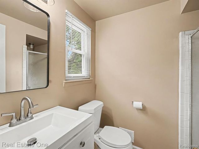 15562 Levan Road, Livonia, MI 48154