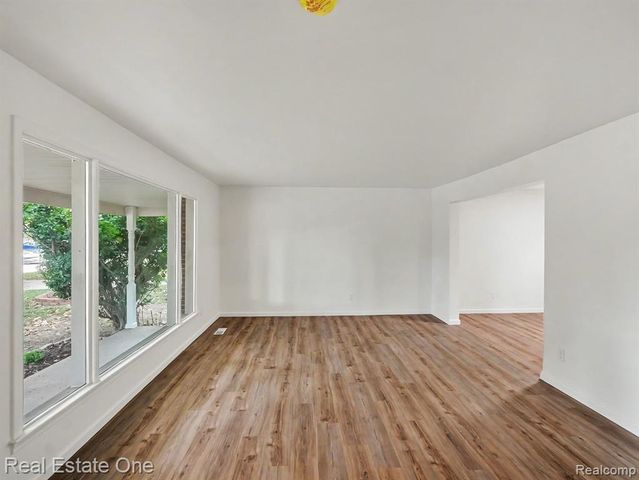15562 Levan Road, Livonia, MI 48154