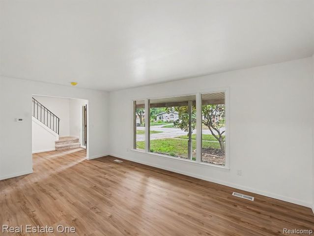 15562 Levan Road, Livonia, MI 48154