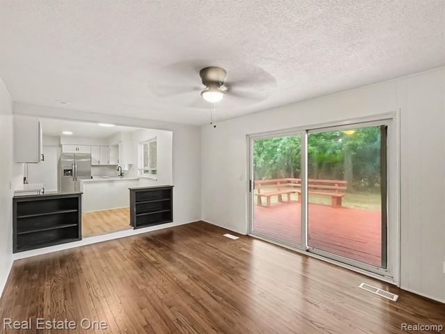 15562 Levan Road, Livonia, MI 48154