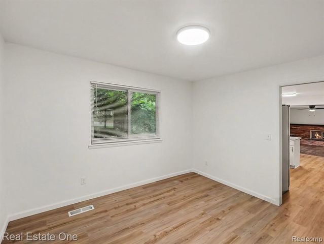 15562 Levan Road, Livonia, MI 48154