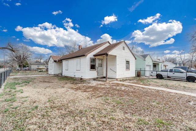 840 N Poplar, Wichita, KS 67214